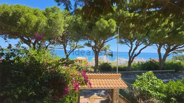 casa indipendente in vendita ad Altavilla Milicia in zona Torre Colonna