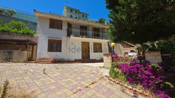 casa indipendente in vendita ad Altavilla Milicia in zona Torre Colonna
