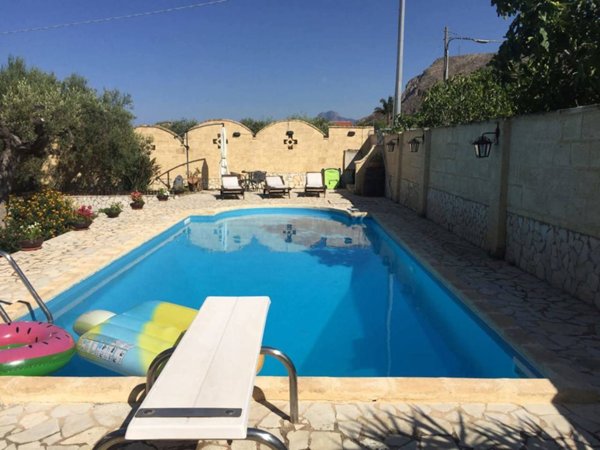 casa indipendente in vendita ad Altavilla Milicia in zona Torre Colonna