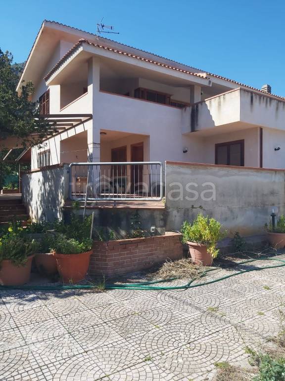casa indipendente in vendita ad Altavilla Milicia in zona Torre Colonna