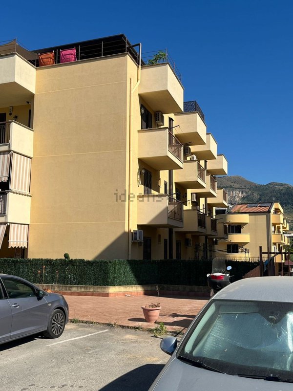 appartamento in vendita ad Altavilla Milicia