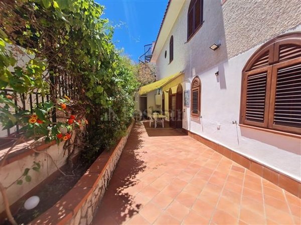 casa indipendente in vendita ad Altavilla Milicia in zona Torre Colonna