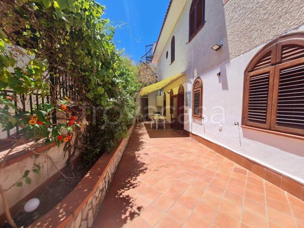 casa indipendente in vendita ad Altavilla Milicia in zona Torre Colonna