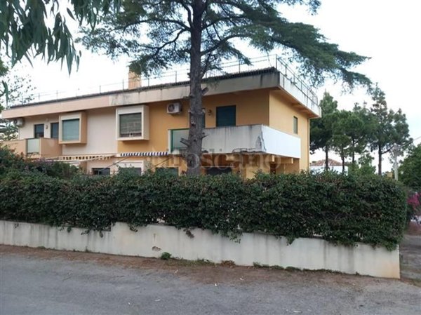 casa indipendente in vendita ad Altavilla Milicia in zona Torre Colonna