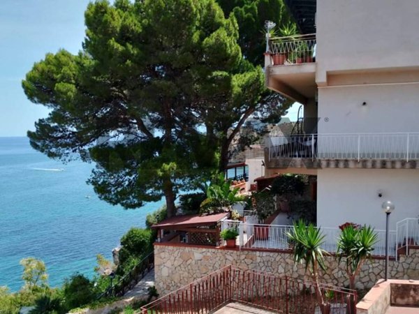 casa indipendente in vendita ad Altavilla Milicia in zona Torre Colonna
