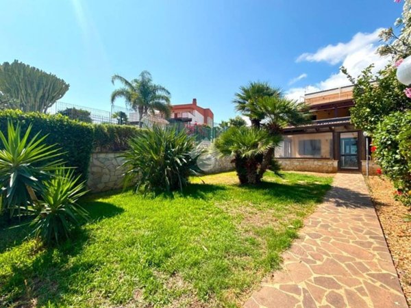 casa indipendente in vendita ad Altavilla Milicia in zona Torre Colonna