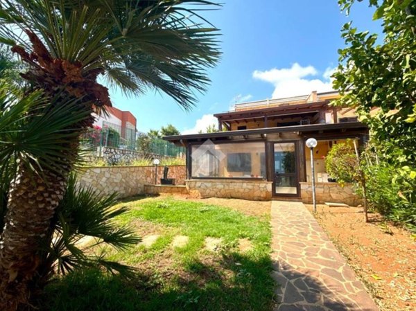 casa indipendente in vendita ad Altavilla Milicia in zona Torre Colonna