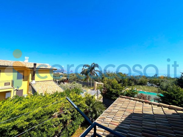casa indipendente in vendita ad Altavilla Milicia in zona Torre Colonna