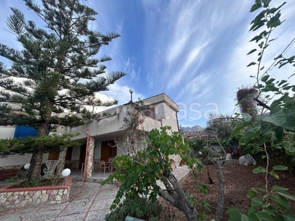 casa indipendente in vendita ad Altavilla Milicia in zona Torre Colonna