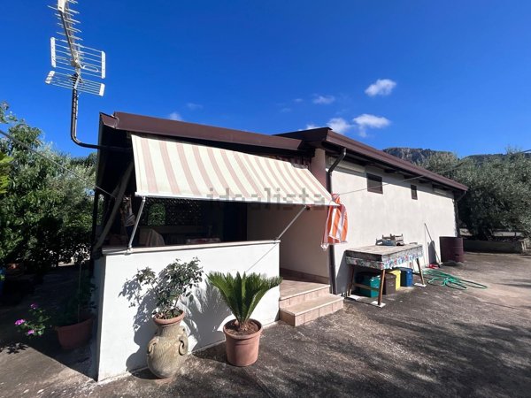 casa indipendente in vendita ad Altavilla Milicia in zona Torre Colonna