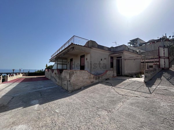 casa indipendente in vendita ad Altavilla Milicia in zona Torre Colonna