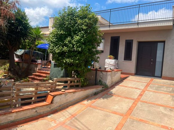 casa indipendente in vendita ad Altavilla Milicia in zona Torre Colonna