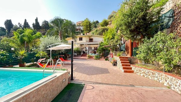 casa indipendente in vendita ad Altavilla Milicia