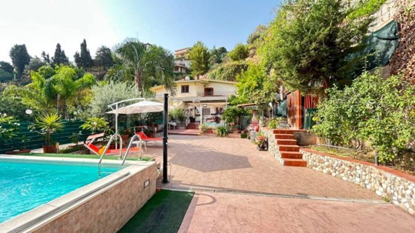 casa indipendente in vendita ad Altavilla Milicia in zona Torre Colonna