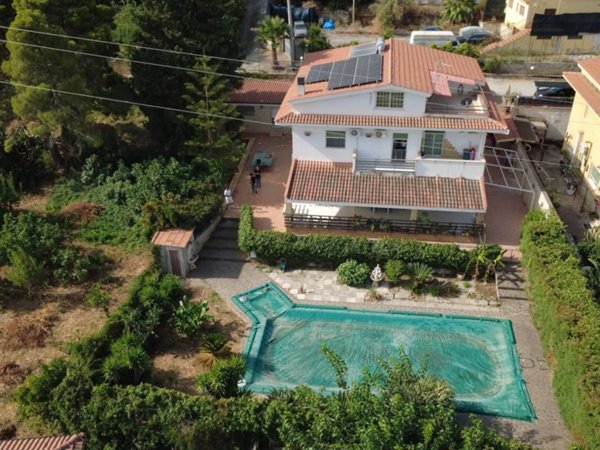 casa indipendente in vendita ad Altavilla Milicia in zona Torre Colonna