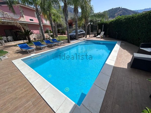 casa indipendente in vendita ad Altavilla Milicia in zona Torre Colonna