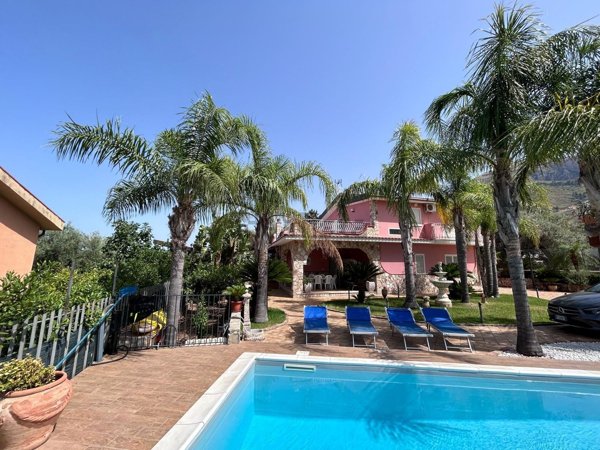 casa indipendente in vendita ad Altavilla Milicia in zona Torre Colonna