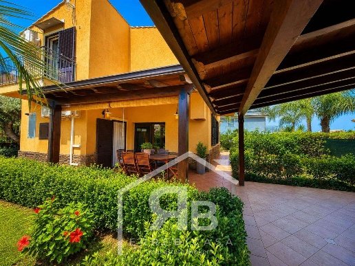 casa indipendente in vendita ad Altavilla Milicia in zona Torre Colonna