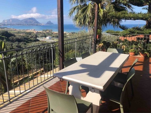 casa indipendente in vendita ad Altavilla Milicia in zona Torre Colonna