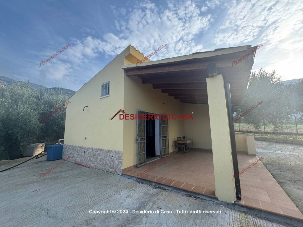 casa indipendente in vendita ad Altavilla Milicia in zona Torre Colonna