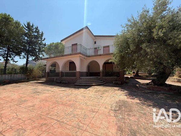 casa indipendente in vendita ad Altavilla Milicia in zona Torre Colonna