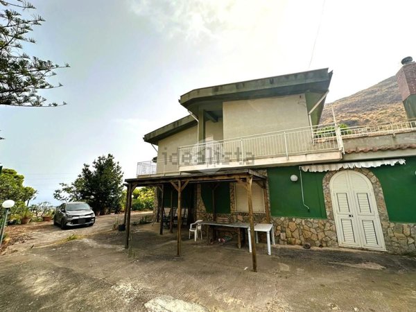 casa indipendente in vendita ad Altavilla Milicia