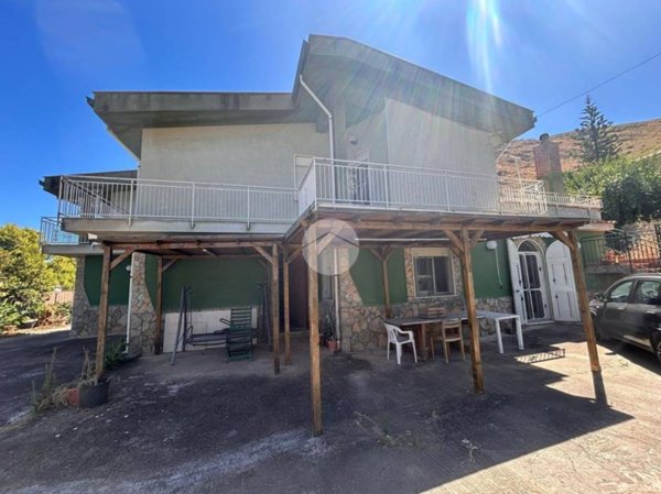 casa indipendente in vendita ad Altavilla Milicia