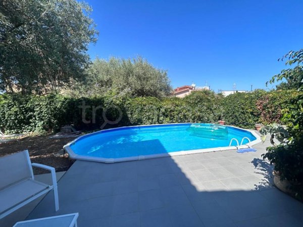 casa indipendente in vendita ad Altavilla Milicia in zona Torre Colonna