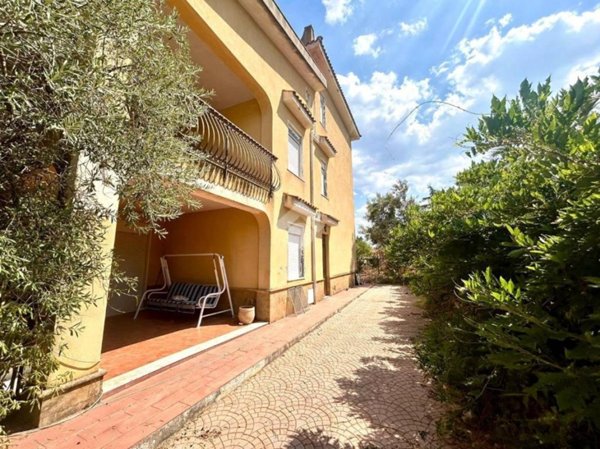 casa indipendente in vendita ad Altavilla Milicia in zona Torre Colonna