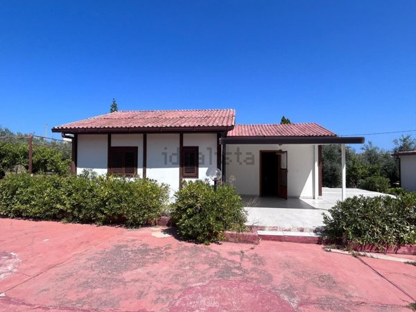 casa indipendente in vendita ad Altavilla Milicia