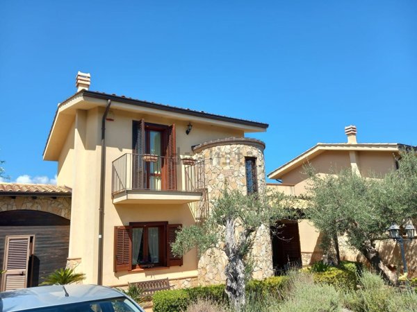 casa indipendente in vendita ad Altavilla Milicia