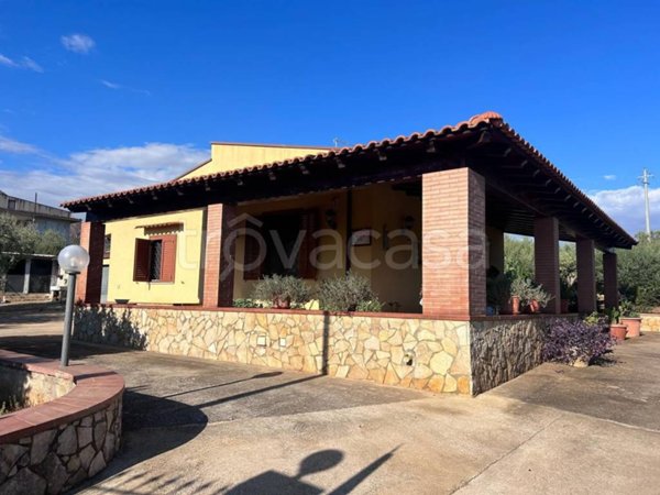 casa indipendente in vendita ad Altavilla Milicia in zona Torre Colonna