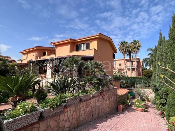 casa indipendente in vendita ad Altavilla Milicia in zona Torre Colonna