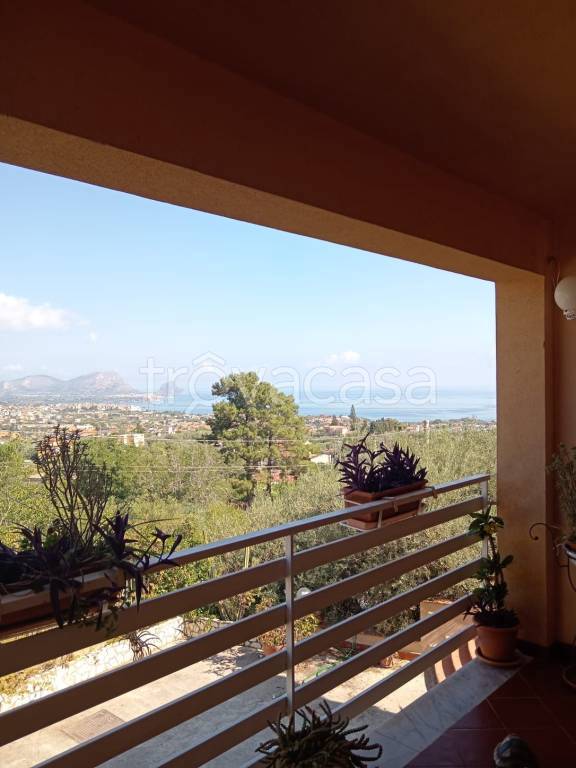 casa indipendente in vendita ad Altavilla Milicia in zona Torre Colonna