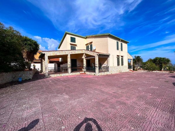 casa indipendente in vendita ad Altavilla Milicia in zona Torre Colonna