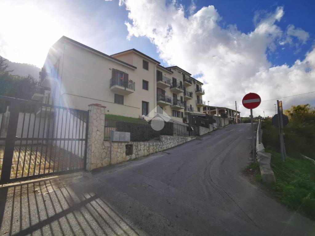 appartamento in vendita ad Altofonte in zona Piano Maglio