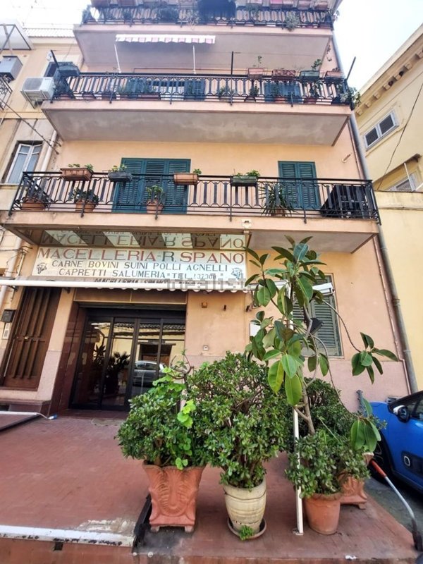 locale commerciale in vendita ad Altofonte