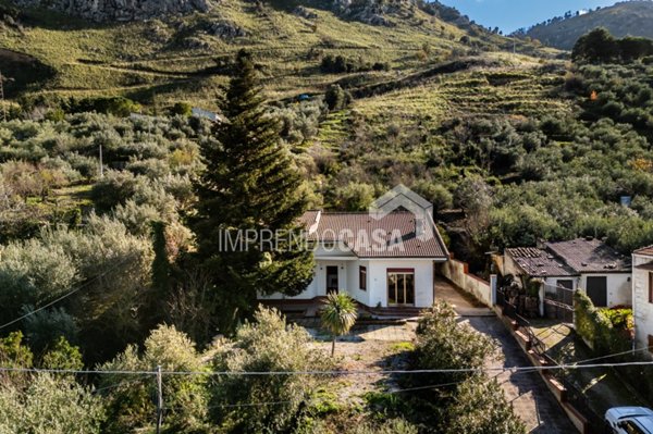 casa indipendente in vendita ad Altofonte in zona Piano Maglio