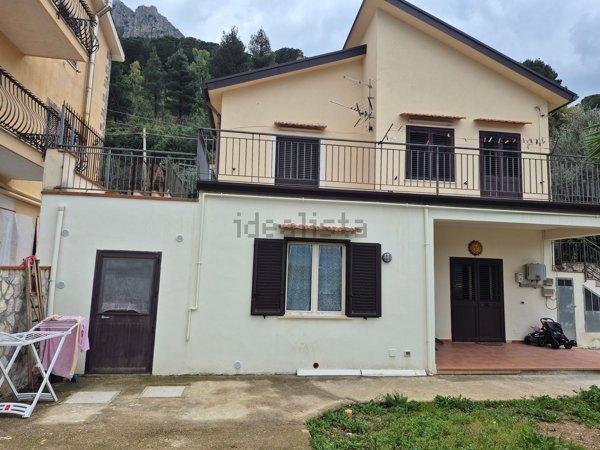 casa indipendente in vendita ad Altofonte in zona Piano Maglio