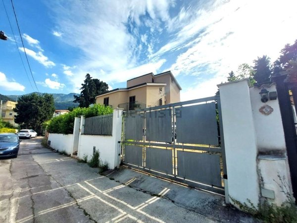 casa indipendente in vendita ad Altofonte in zona Piano Maglio