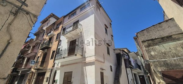 locale di sgombero in vendita ad Altofonte