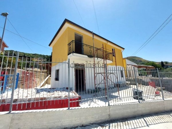 casa indipendente in vendita ad Altofonte in zona Piano Maglio