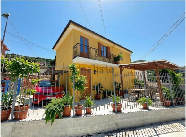 casa indipendente in vendita ad Altofonte