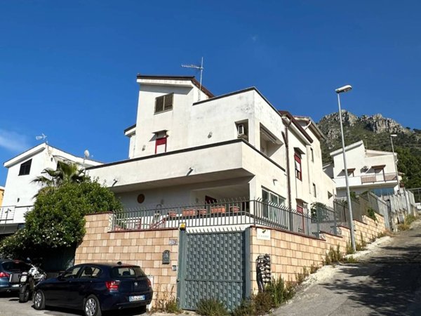 casa indipendente in vendita ad Altofonte in zona Piano Maglio