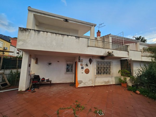 casa indipendente in vendita ad Altofonte in zona Piano Maglio