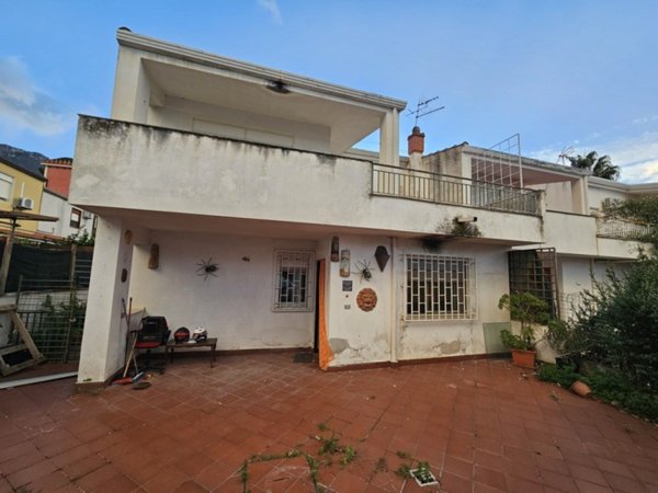 casa indipendente in vendita ad Altofonte in zona Piano Maglio