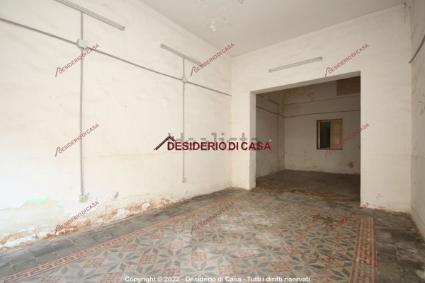 locale commerciale in vendita a Bagheria