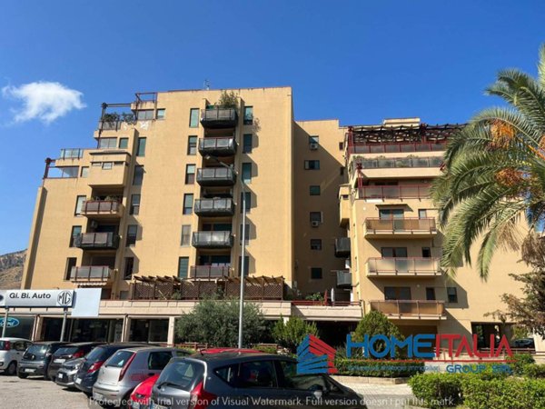 locale commerciale in vendita a Bagheria