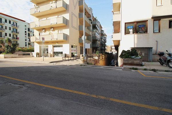 locale commerciale in vendita a Bagheria