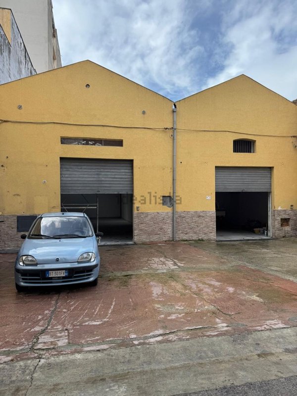 locale commerciale in vendita a Bagheria